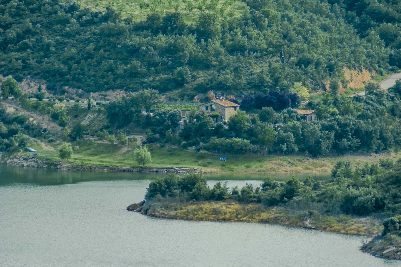 Tu casa vacacional vista desde el otro lado del lago